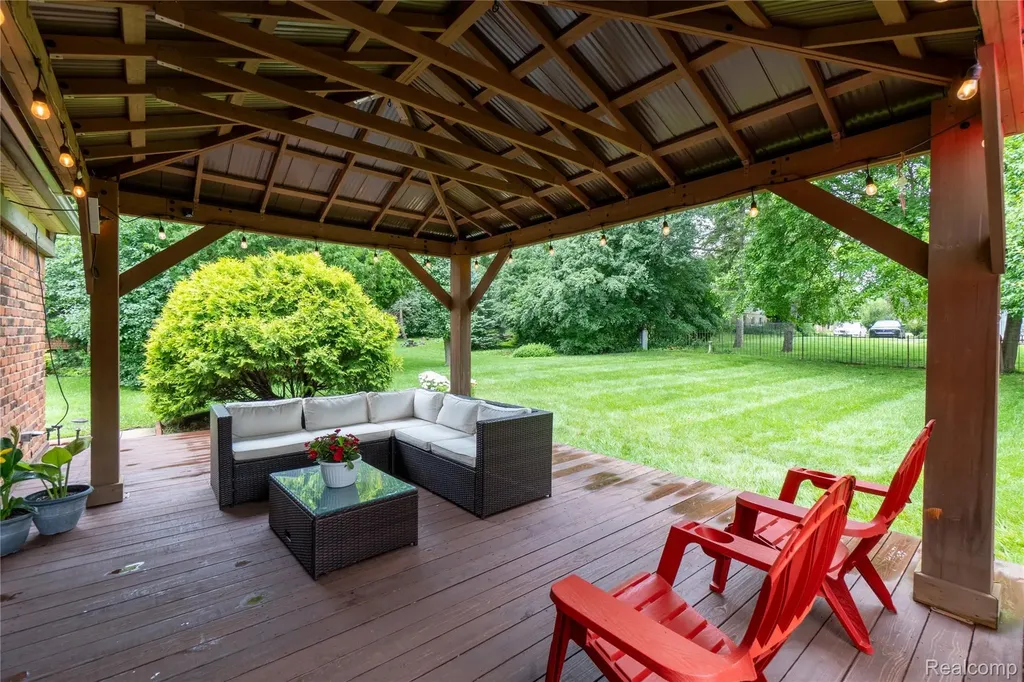 2032 Kristin Drive Troy City MI 48084