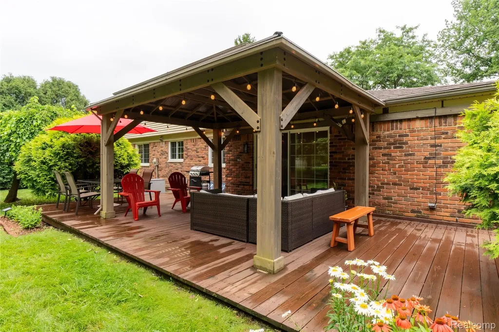 2032 Kristin Drive Troy City MI 48084