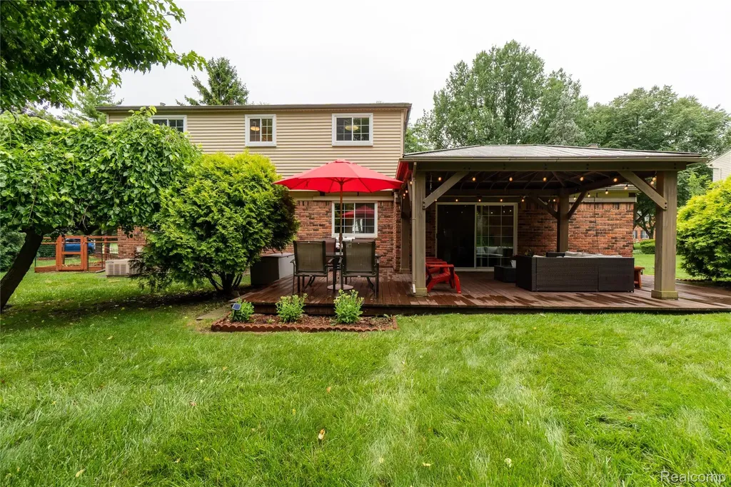 2032 Kristin Drive Troy City MI 48084