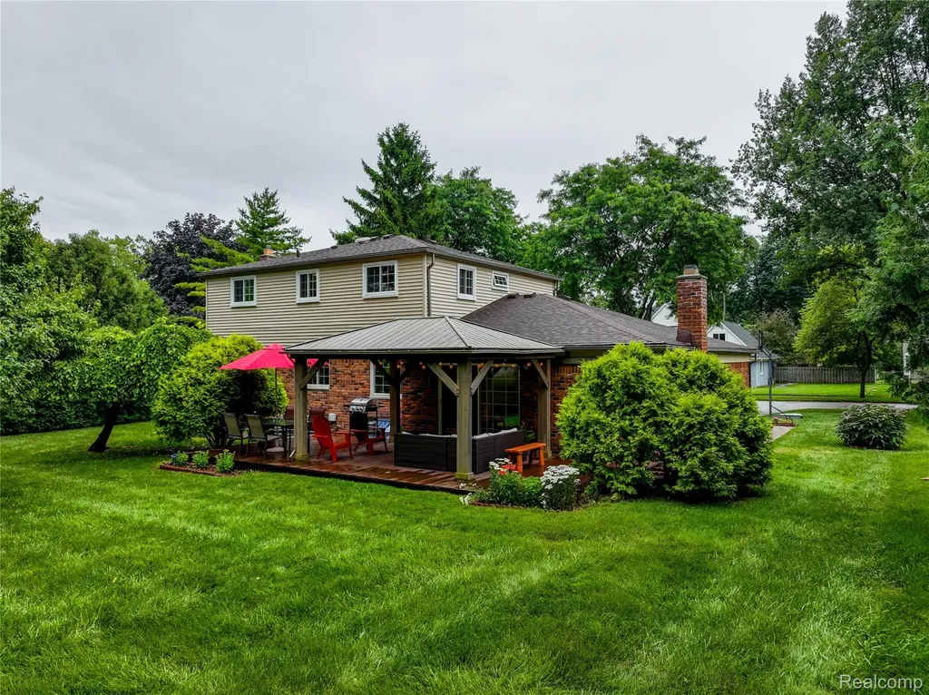 2032 Kristin Drive Troy City MI 48084