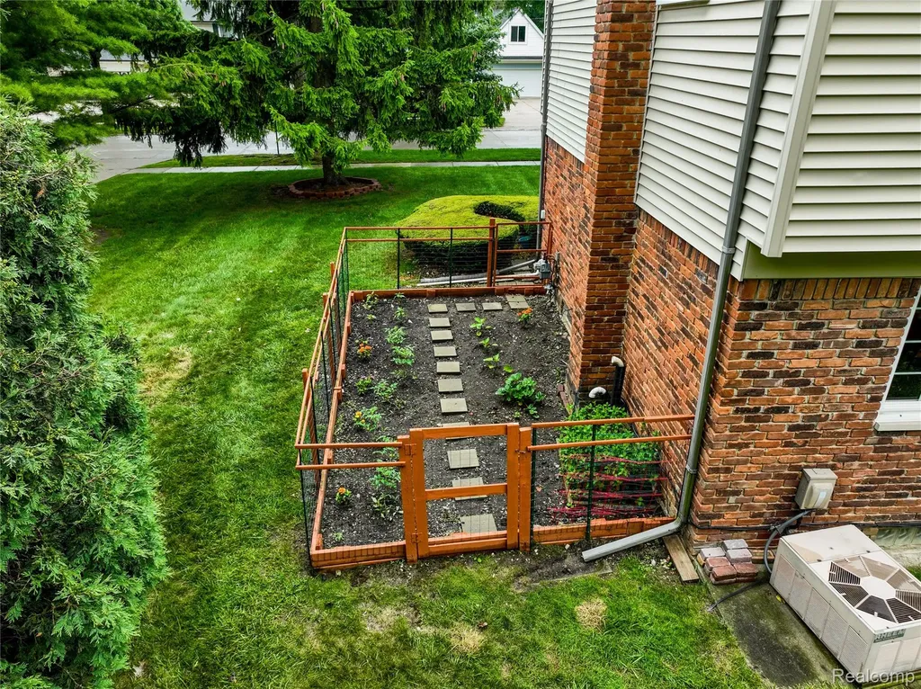 2032 Kristin Drive Troy City MI 48084