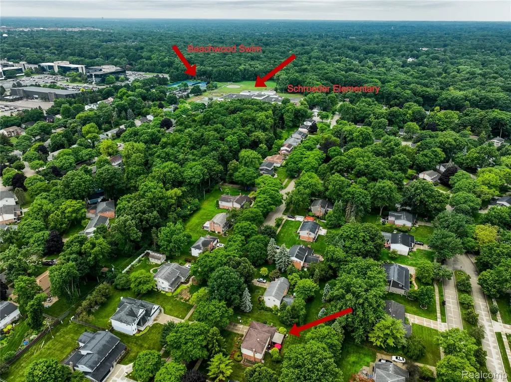 2032 Kristin Drive Troy City MI 48084