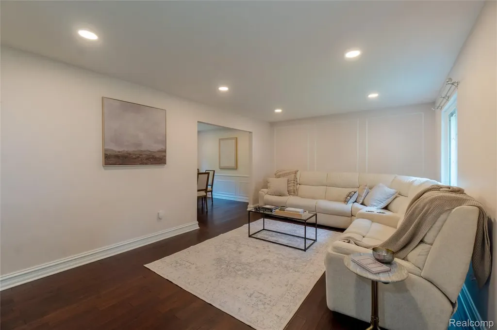 2032 Kristin Drive Troy City MI 48084