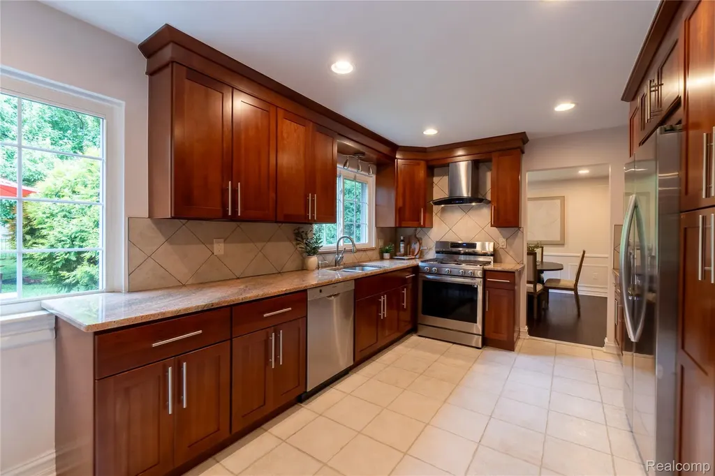 2032 Kristin Drive Troy City MI 48084
