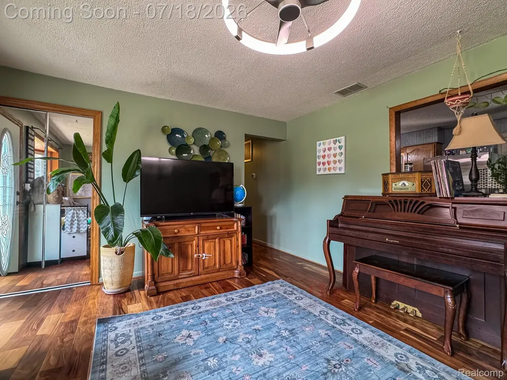 46030 Huling Street Shelby Charter Township MI 48317