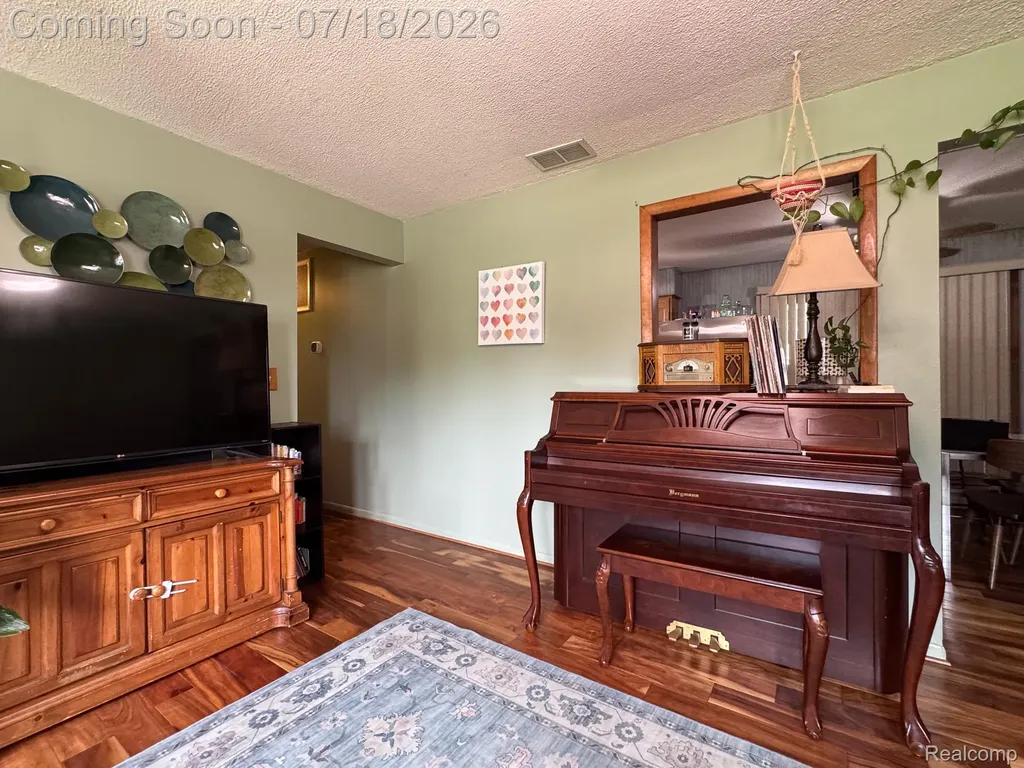 46030 Huling Street Shelby Charter Township MI 48317