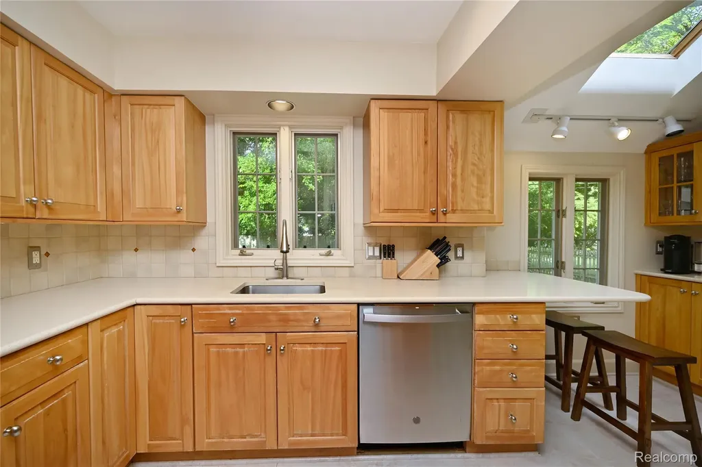 465 Kimberly Street Birmingham City MI 48009