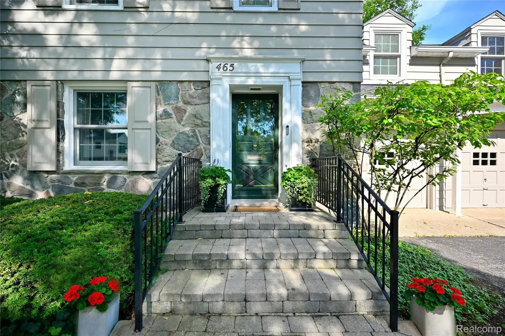 465 Kimberly Street Birmingham City MI 48009