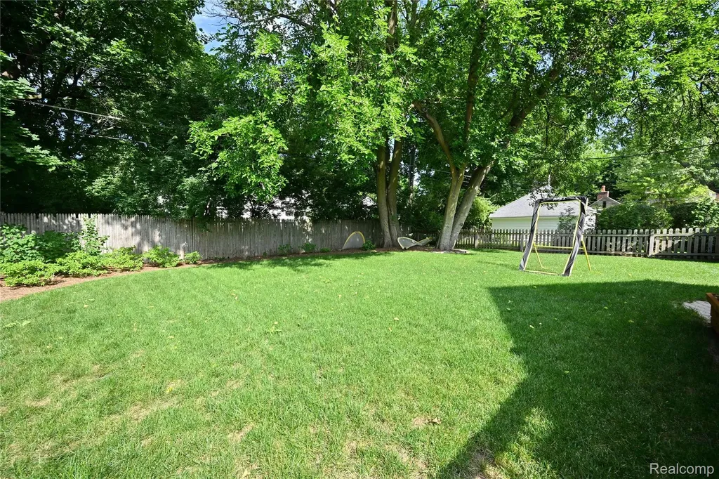 465 Kimberly Street Birmingham City MI 48009