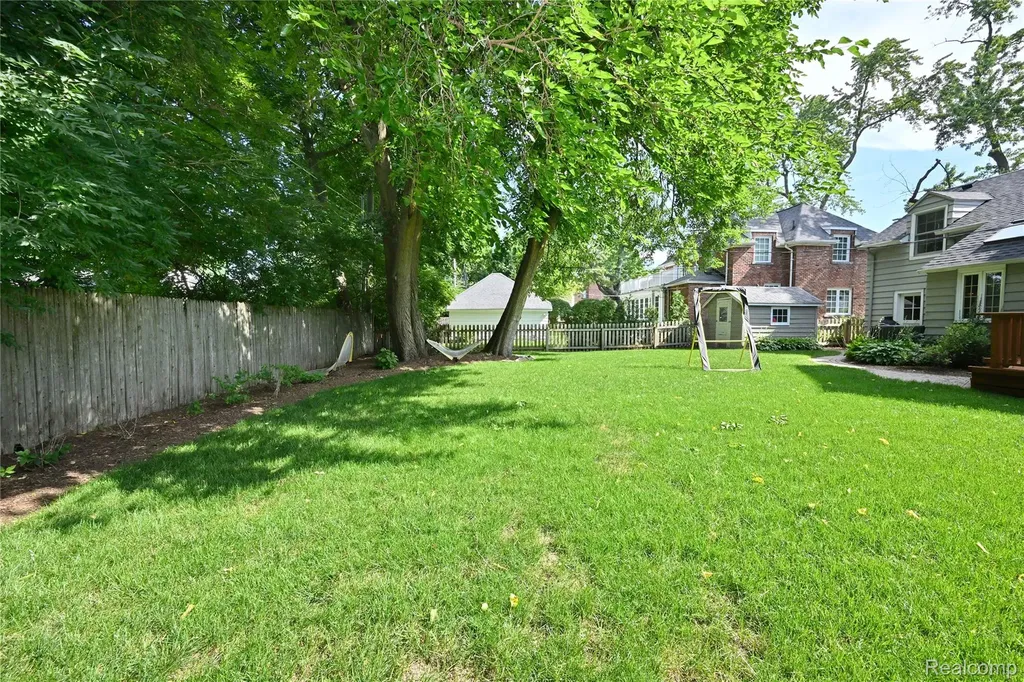 465 Kimberly Street Birmingham City MI 48009