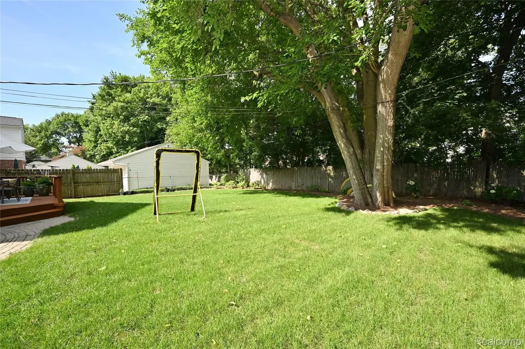 465 Kimberly Street Birmingham City MI 48009
