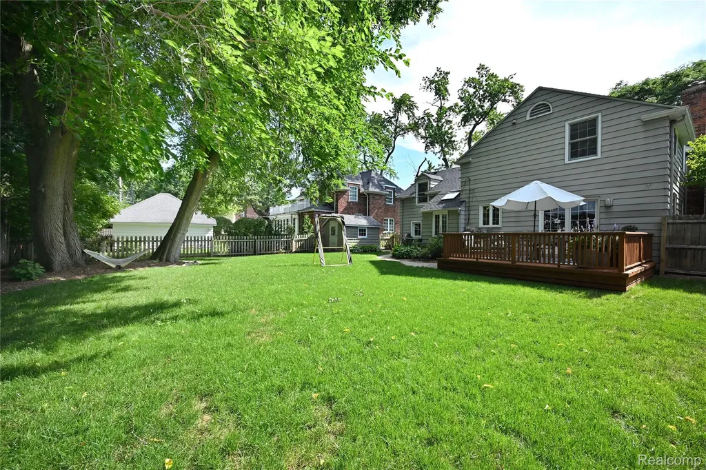 465 Kimberly Street Birmingham City MI 48009