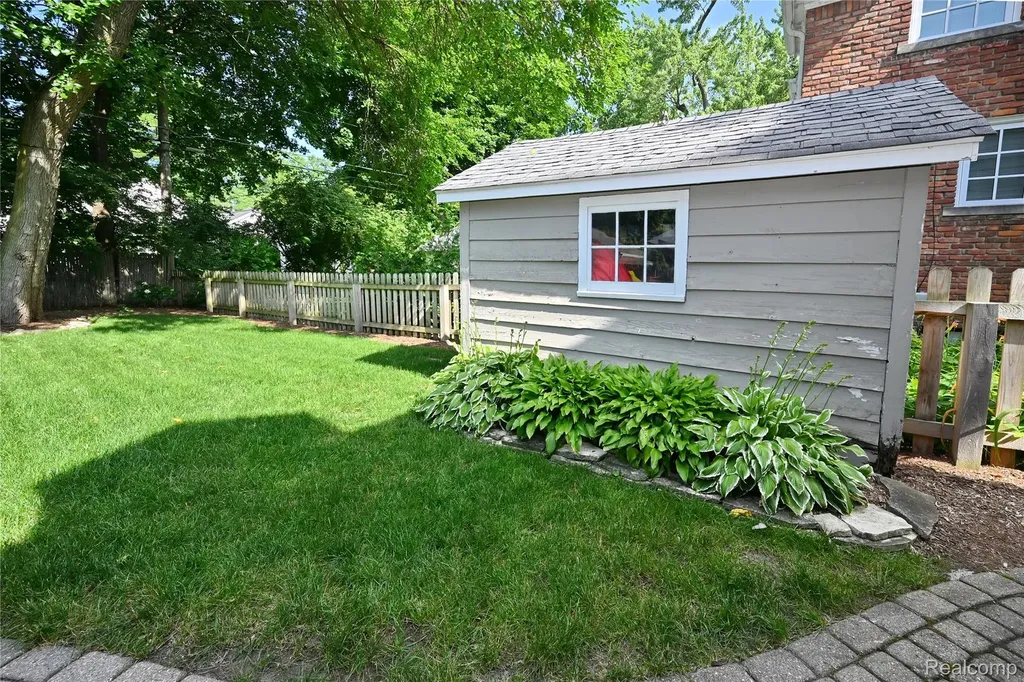 465 Kimberly Street Birmingham City MI 48009