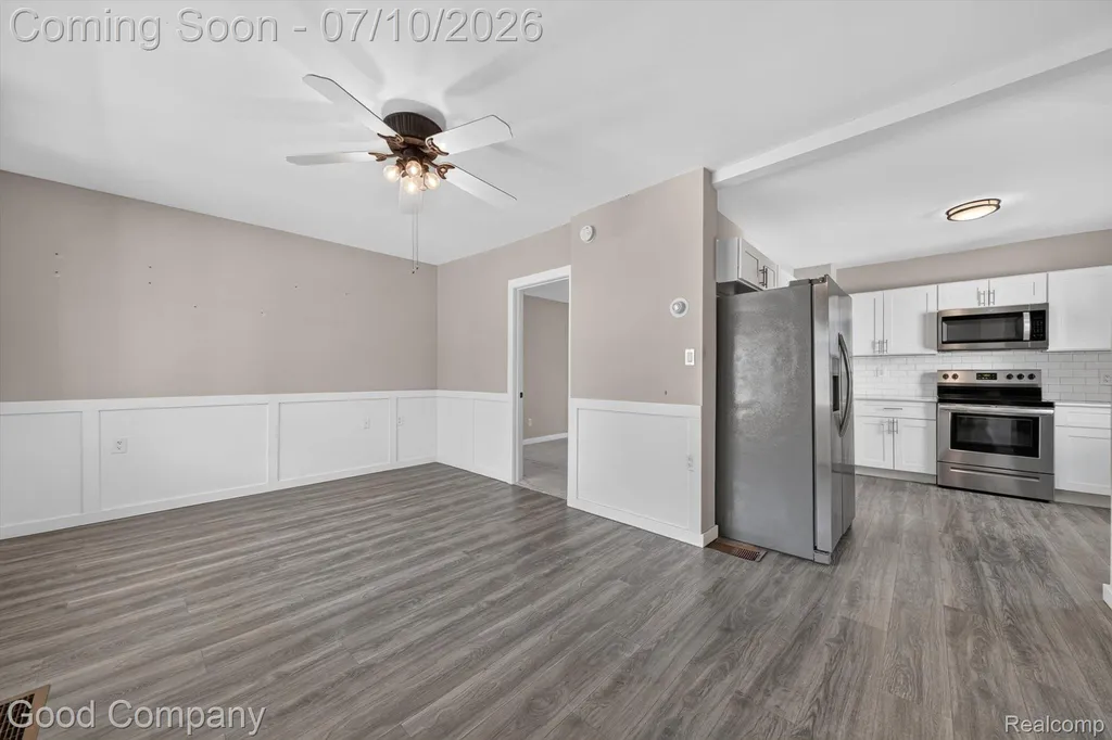305 E Jarvis Avenue Hazel Park City MI 48030
