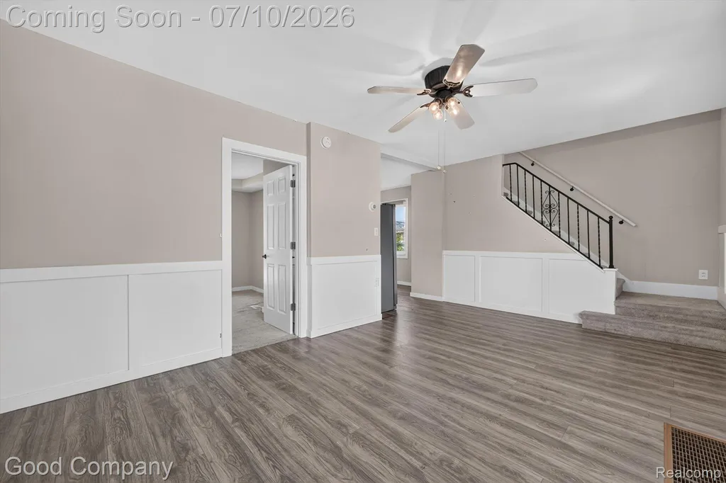305 E Jarvis Avenue Hazel Park City MI 48030