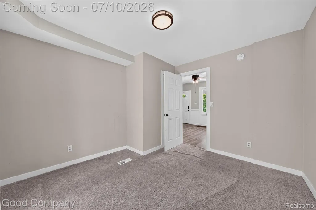 305 E Jarvis Avenue Hazel Park City MI 48030
