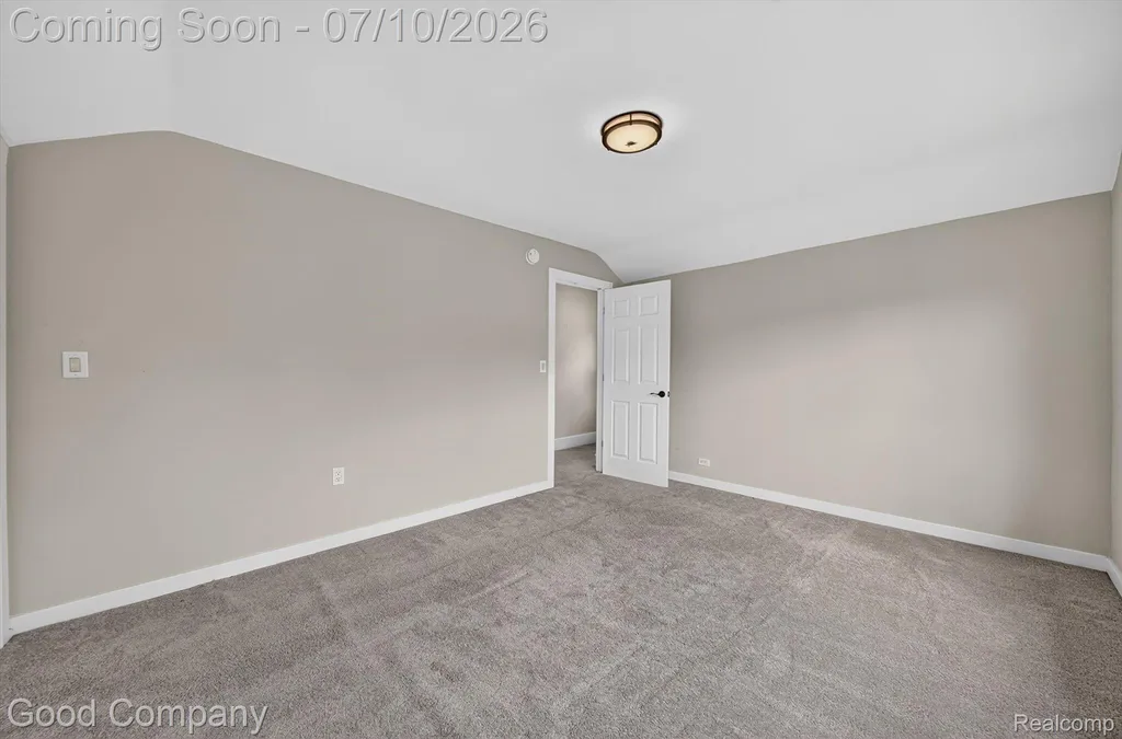 305 E Jarvis Avenue Hazel Park City MI 48030