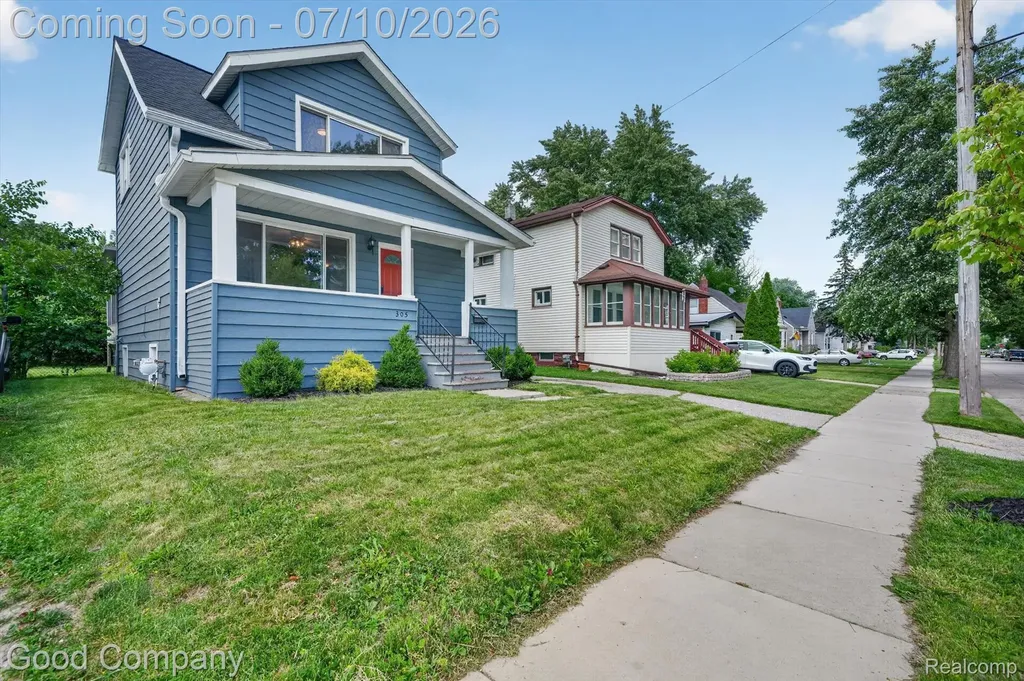 305 E Jarvis Avenue Hazel Park City MI 48030