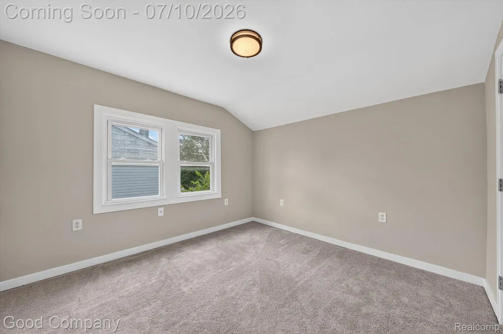 305 E Jarvis Avenue Hazel Park City MI 48030