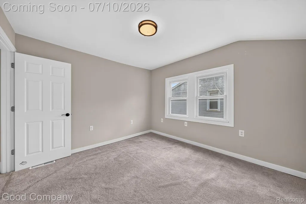 305 E Jarvis Avenue Hazel Park City MI 48030