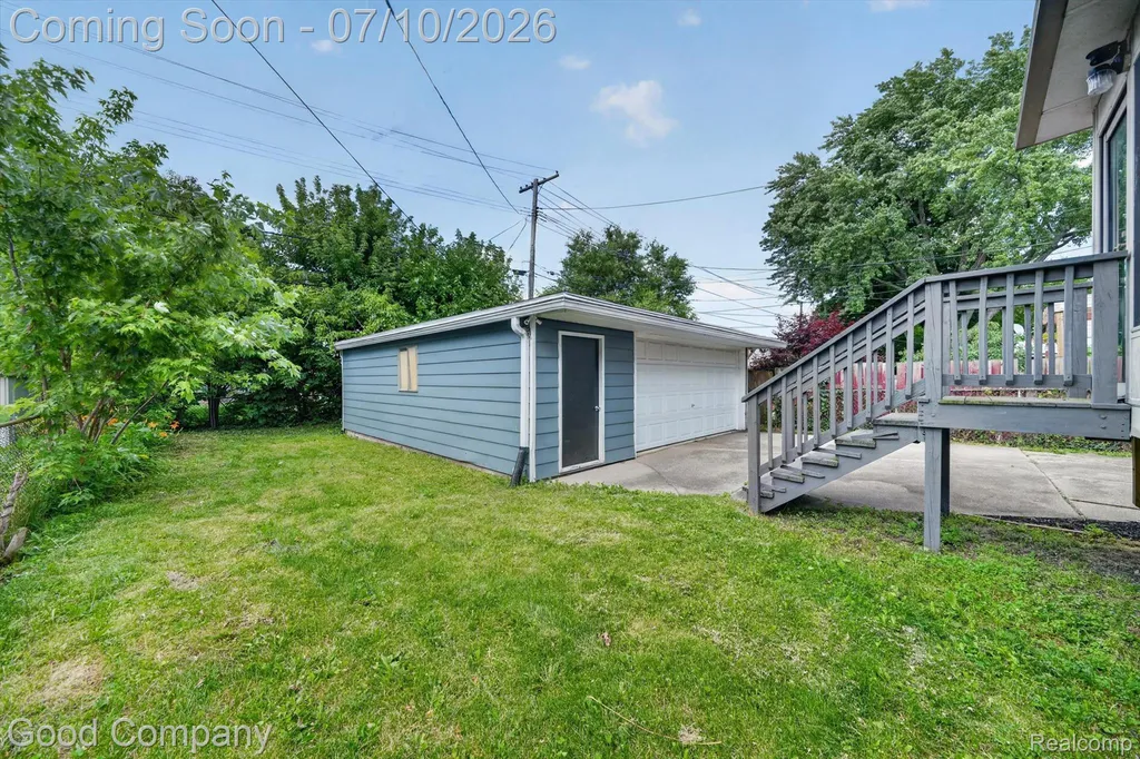 305 E Jarvis Avenue Hazel Park City MI 48030