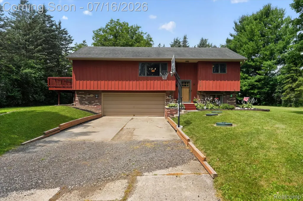 11210 Linden Road Fenton Charter Township MI 48451