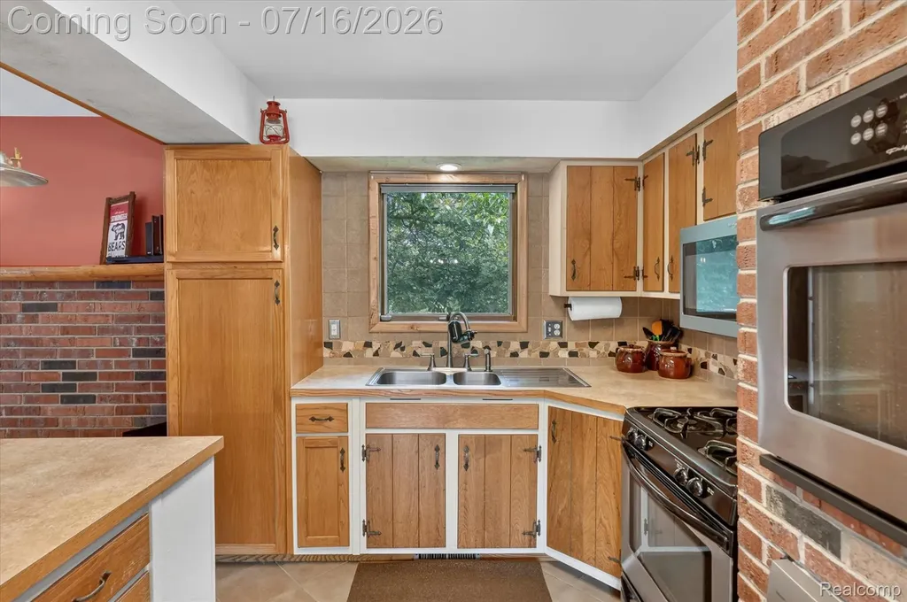 11210 Linden Road Fenton Charter Township MI 48451