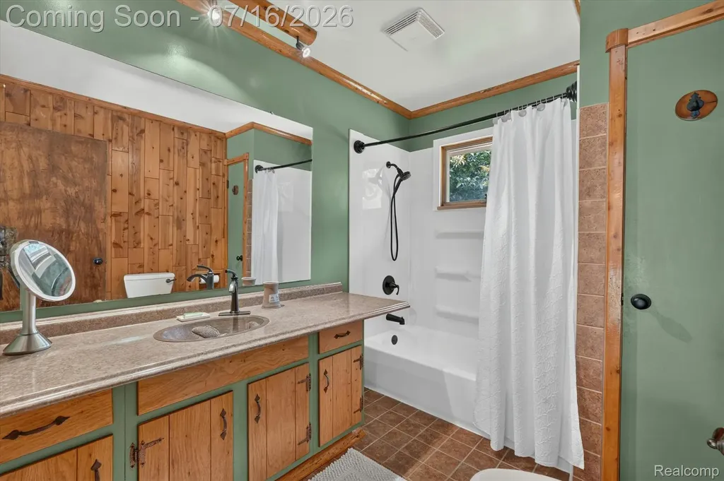 11210 Linden Road Fenton Charter Township MI 48451