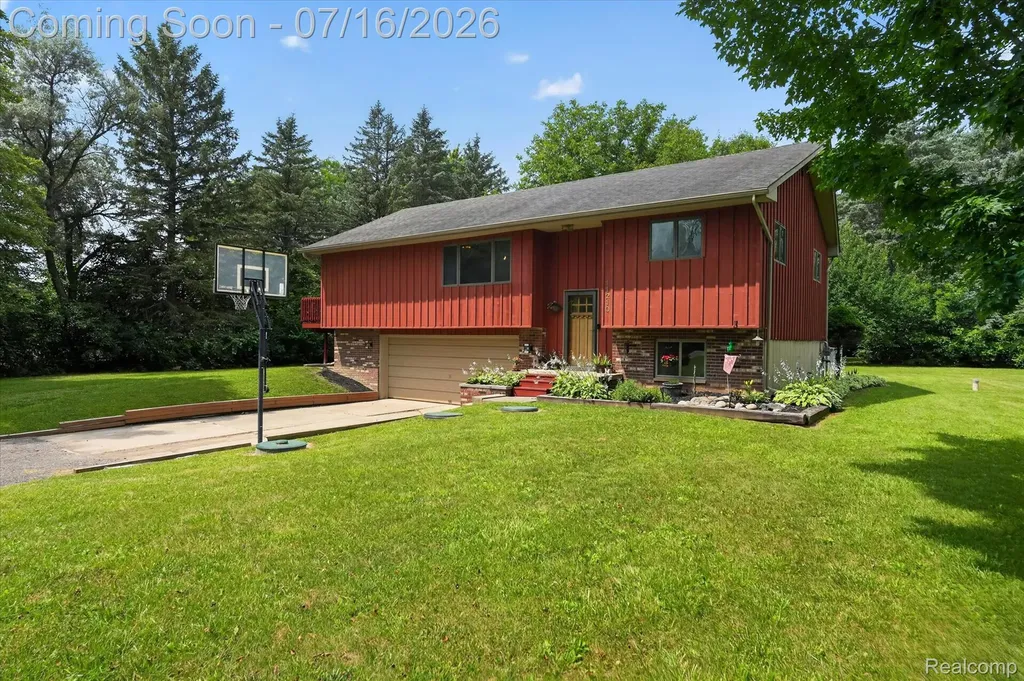 11210 Linden Road Fenton Charter Township MI 48451
