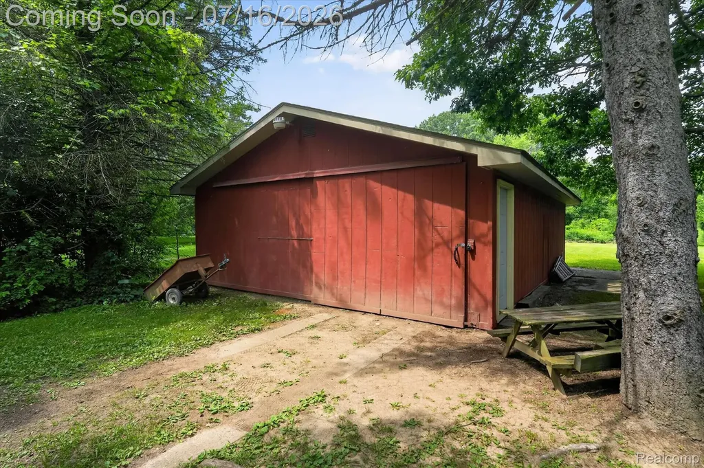 11210 Linden Road Fenton Charter Township MI 48451