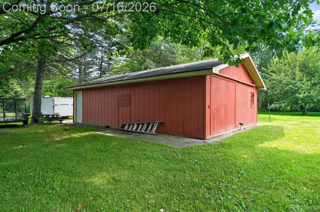 11210 Linden Road Fenton Charter Township MI 48451