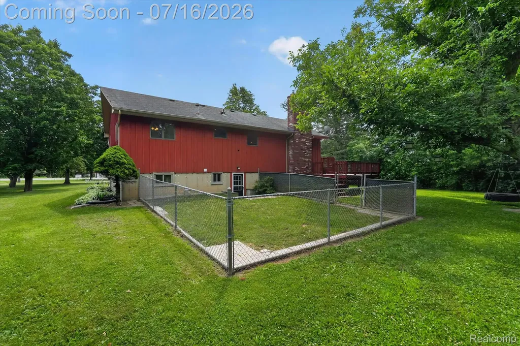11210 Linden Road Fenton Charter Township MI 48451