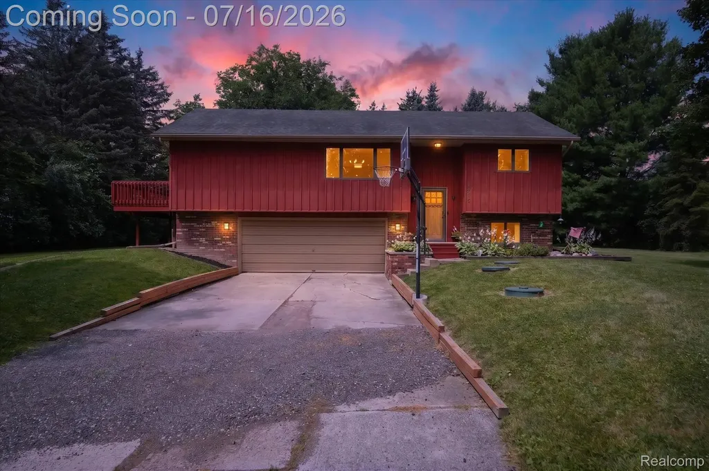 11210 Linden Road Fenton Charter Township MI 48451