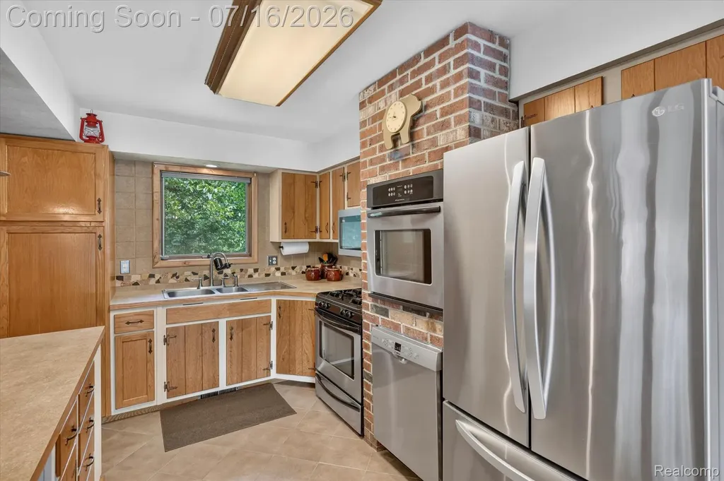 11210 Linden Road Fenton Charter Township MI 48451