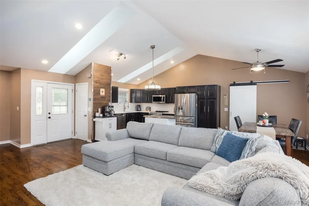 18570 Hollie Drive Macomb Township MI 48044