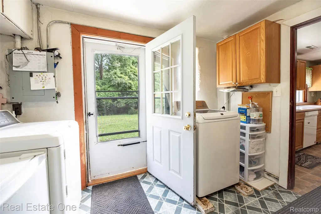 875 S Grey Road Auburn Hills City MI 48326