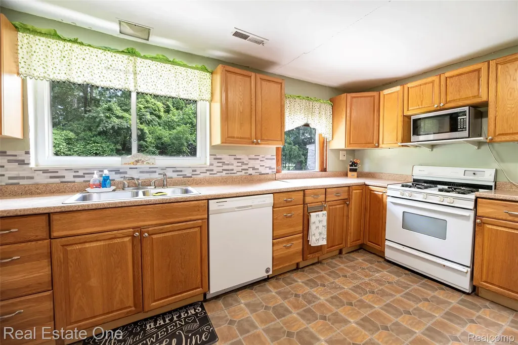 875 S Grey Road Auburn Hills City MI 48326