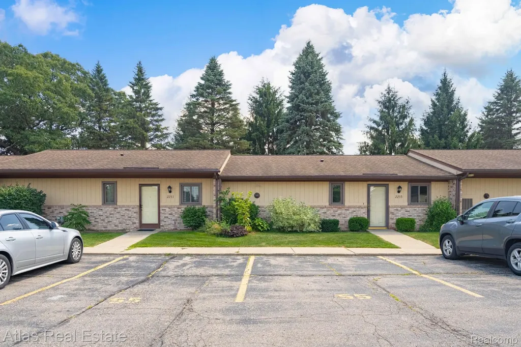 2255 N Milford Road Highland Charter Township MI 48357