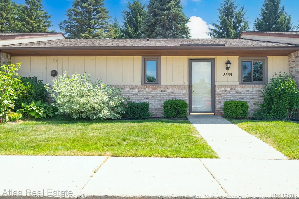 2255 N Milford Road Highland Charter Township MI 48357