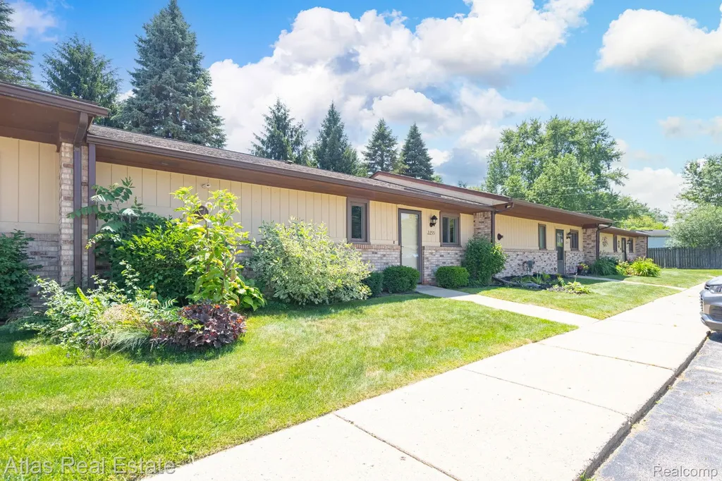 2255 N Milford Road Highland Charter Township MI 48357