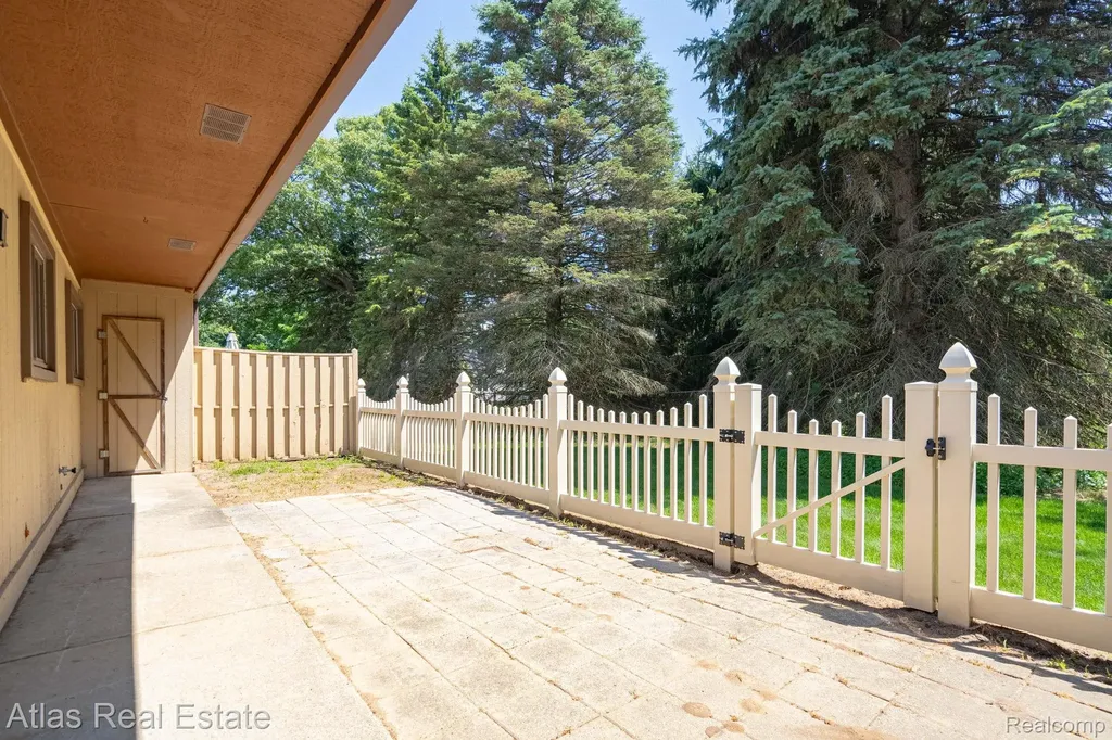 2255 N Milford Road Highland Charter Township MI 48357