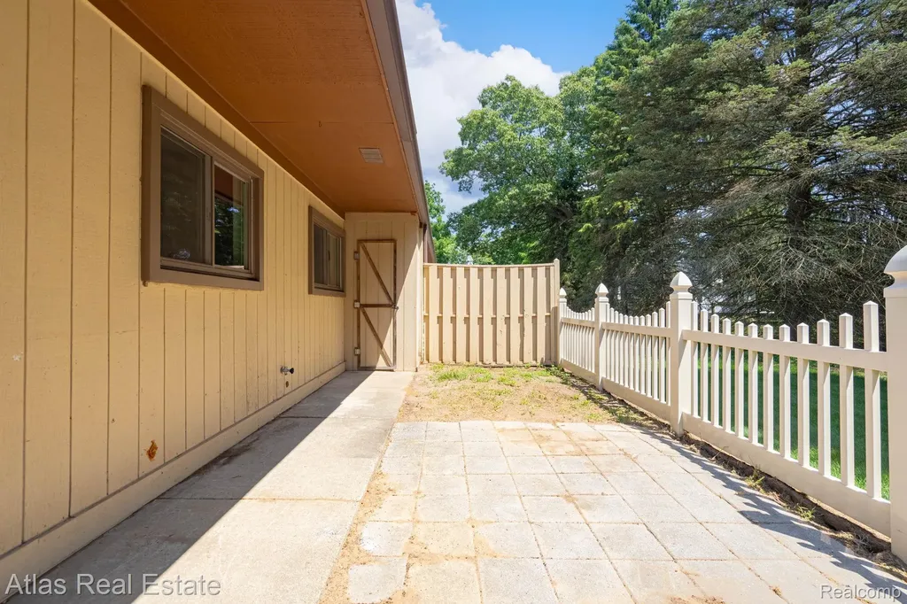 2255 N Milford Road Highland Charter Township MI 48357