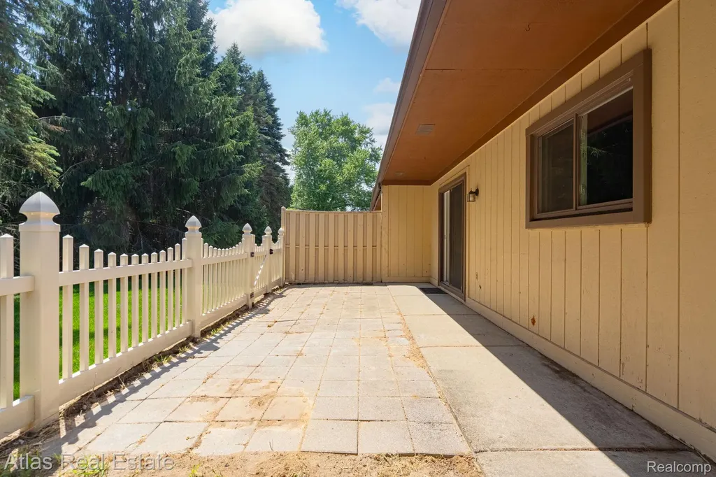 2255 N Milford Road Highland Charter Township MI 48357