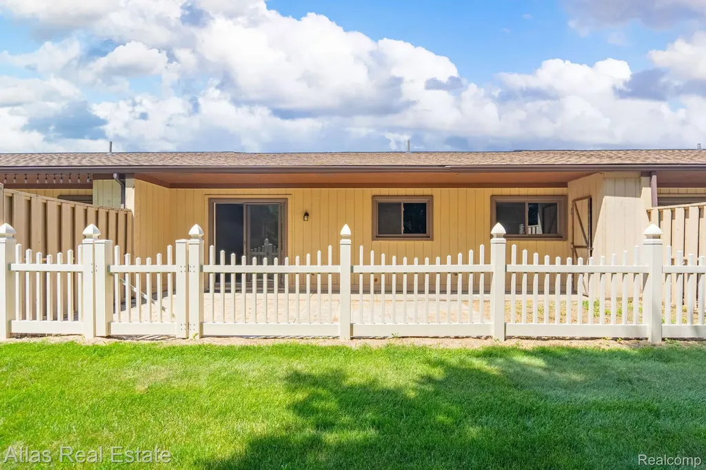 2255 N Milford Road Highland Charter Township MI 48357