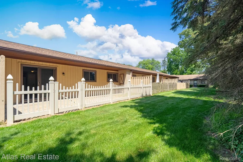 2255 N Milford Road Highland Charter Township MI 48357