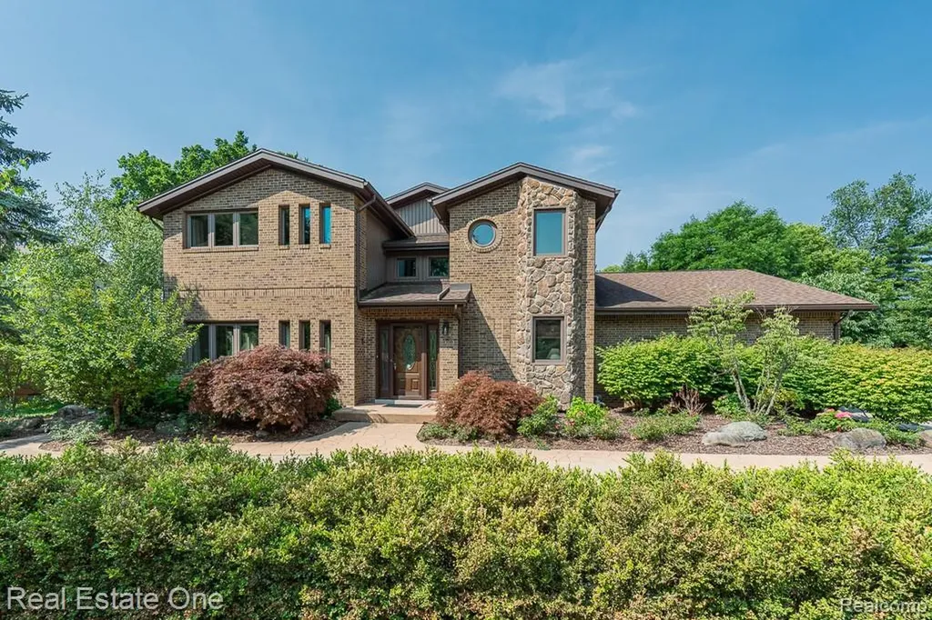 5129 Highmount Drive Troy City MI 48098