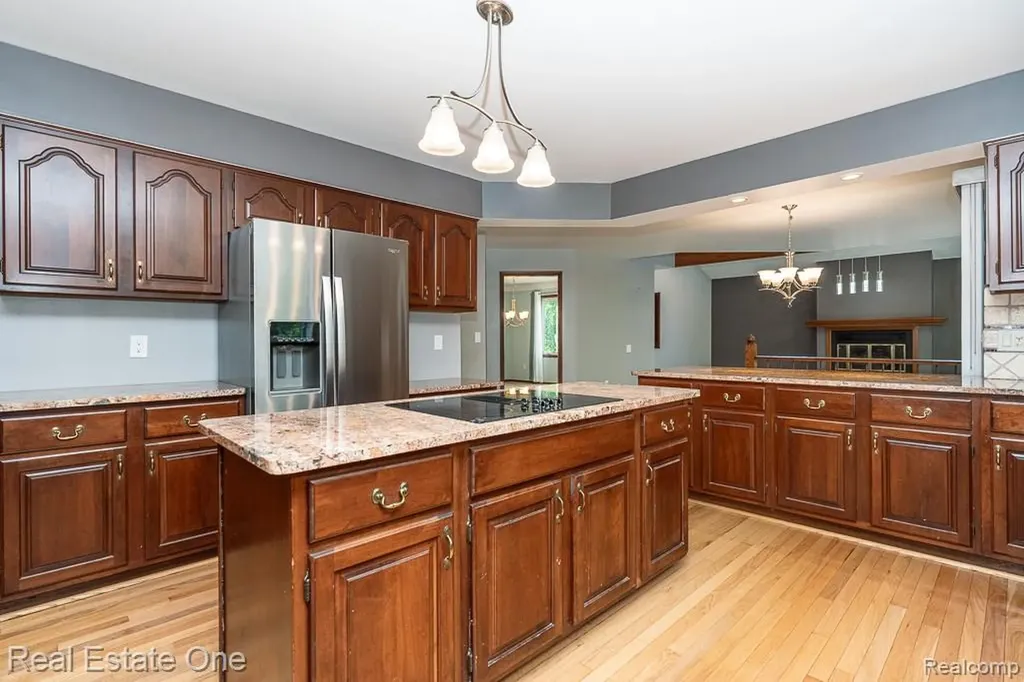 5129 Highmount Drive Troy City MI 48098
