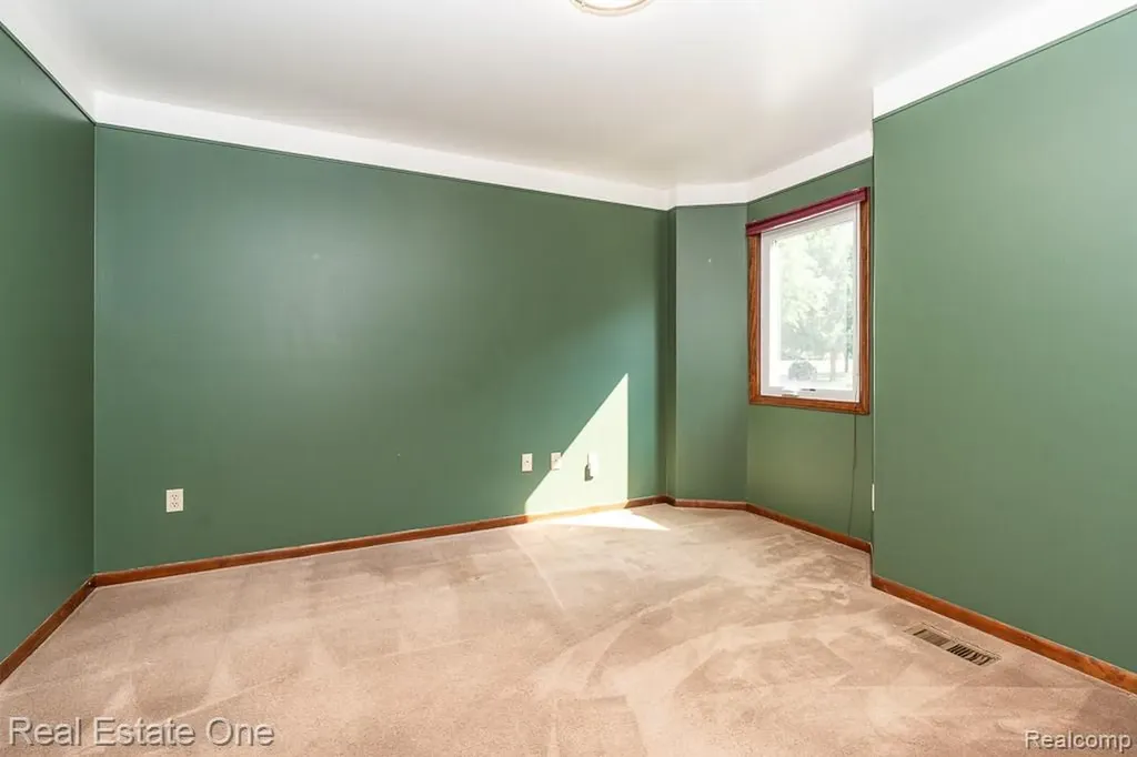 5129 Highmount Drive Troy City MI 48098
