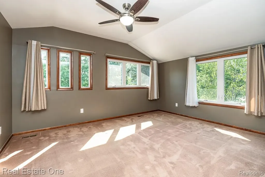 5129 Highmount Drive Troy City MI 48098