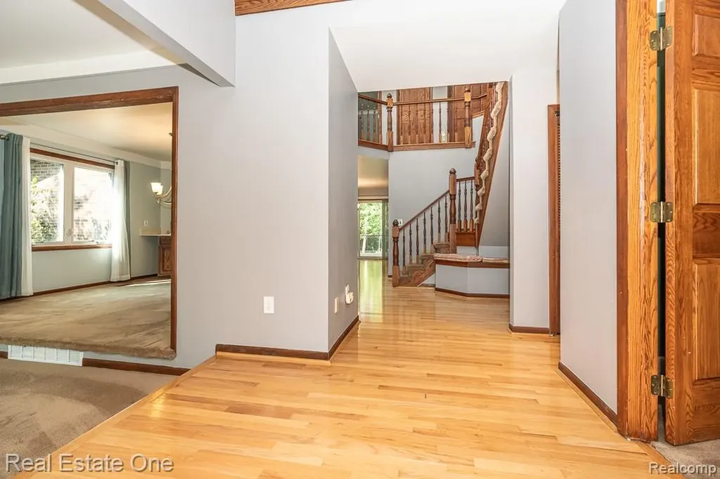 5129 Highmount Drive Troy City MI 48098